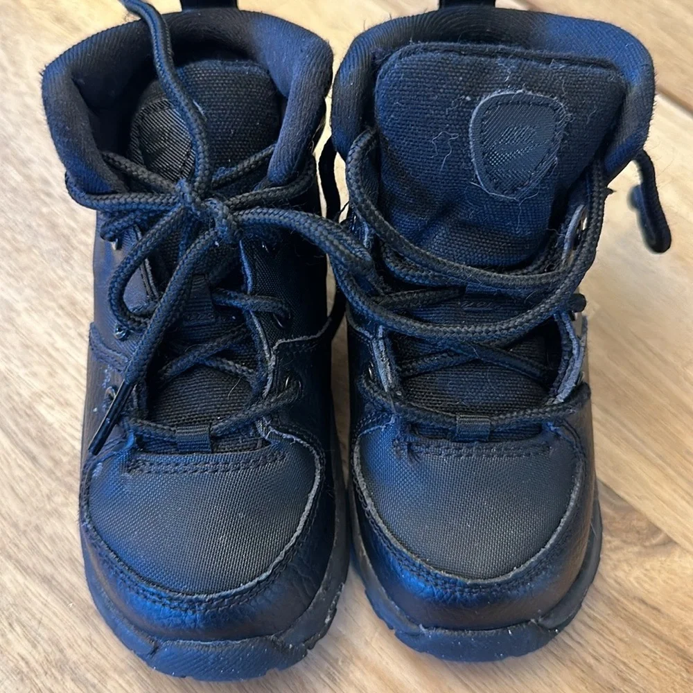 NIKE Manoa sneaker boots